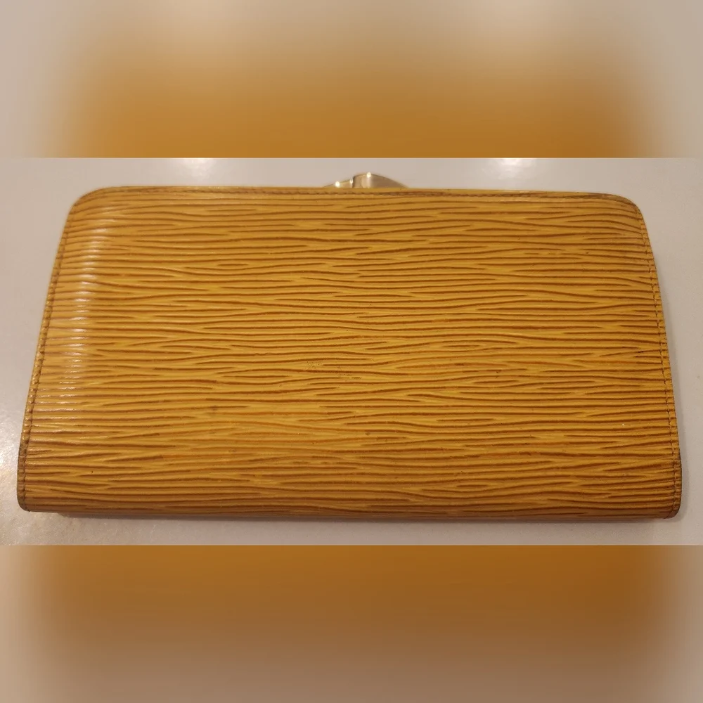 LV Kiss Lock EPI Wallet. Gorgeous Long Wallet In Striking Yellow And Purple! - Picture 5 of 13